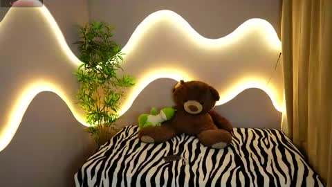 meganpeach_ online show from January 19, 12:48 pm