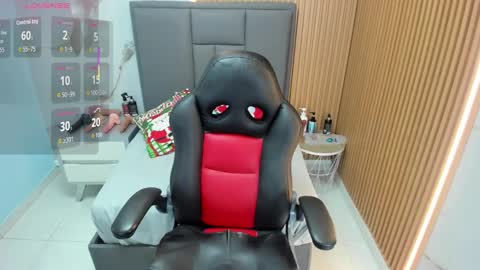 M E G A N  online show from December 3, 3:07 am