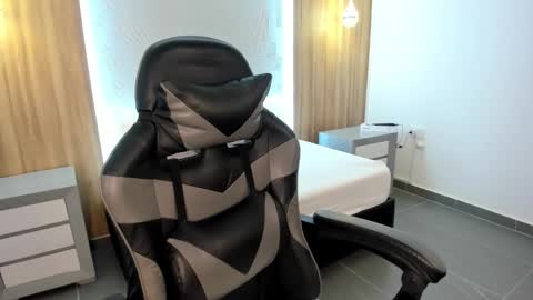 M E G A R A  online show from November 4, 2:13 am