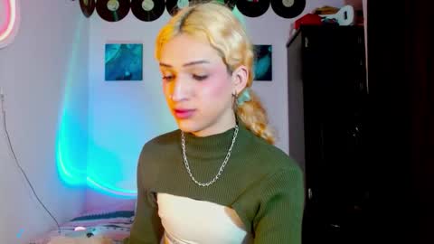 meghan_devil_ online show from December 17, 4:19 am