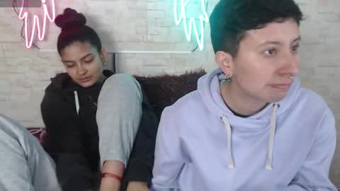 mei and gaby online show from October 17, 4:27 am