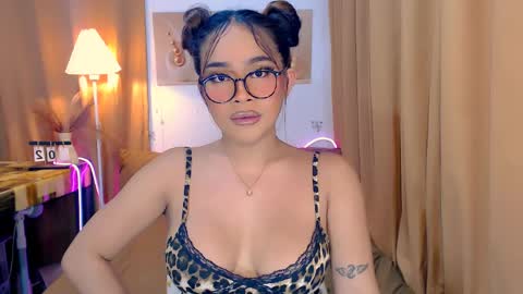 mel_rai14 online show from April 3, 2:24 pm