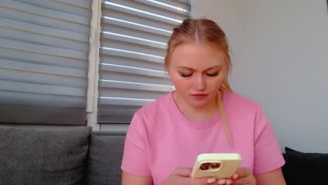 Melania online show from April 20, 11:46 am