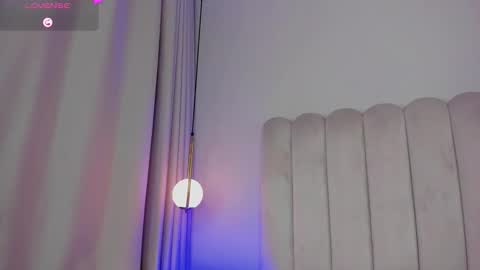 Melanie online show from November 15, 9:05 pm