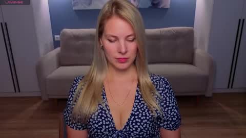 Melanie Bennett online show from May 15, 8:23 am