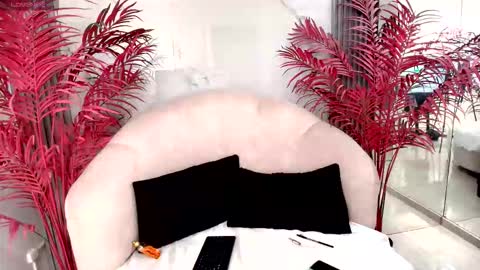 Melanie online show from October 13, 12:40 pm