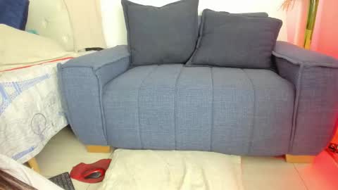 melaniie_roussel online show from February 15, 1:30 am