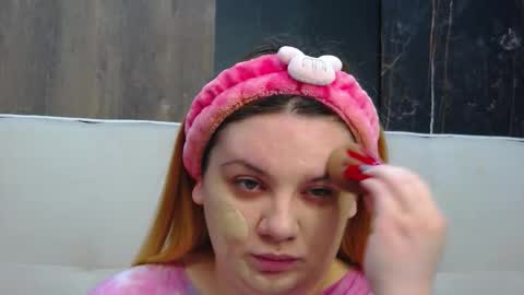 melanniebrown online show from December 16, 7:04 am