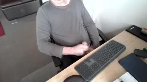 melbguy_075 online show from October 31, 5:08 am