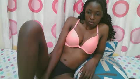 Snapshot of meldeeh chatting on October 22, 5:54 am meldeeh online show from October 22, 5:54 am