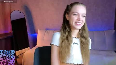 Melee Eva - Thumbs Up please  online show from April 12, 7:45 am