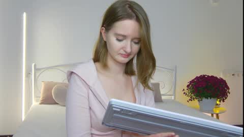 meliamorgan online show from November 7, 10:23 pm