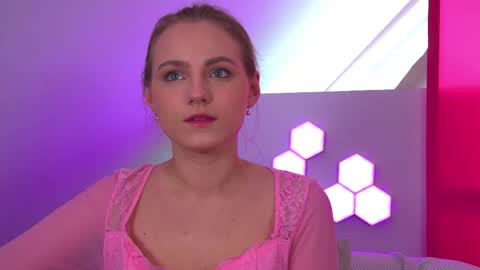 MelissaBerry online show from April 19, 8:48 am