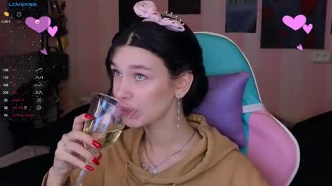 Snapshot of mella_freya chatting on January 27, 8:17 pm Freya  IM NONUDE online show from January 27, 8:17 pm