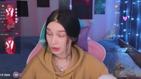 Snapshot of mella_freya chatting on December 4, 9:18 pm Freya  IM NONUDE online show from December 4, 9:18 pm