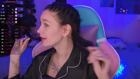 Snapshot of mella_freya chatting on January 7, 9:14 pm Freya  IM NONUDE online show from January 7, 9:14 pm