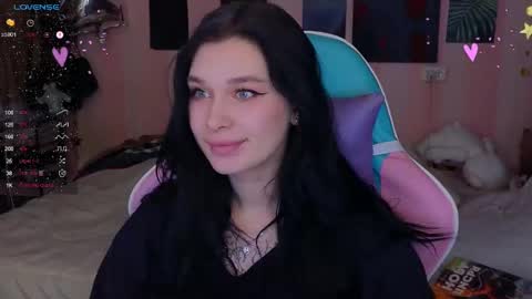 Snapshot of mella_freya chatting on February 26, 9:20 pm Freya  IM NONUDE online show from February 26, 9:20 pm