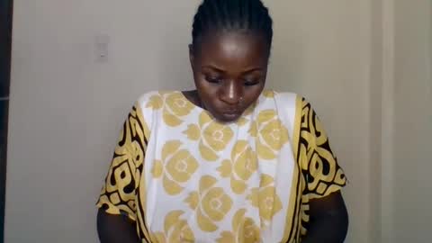 Snapshot of mellanin_pretty_ chatting on September 29, 6:18 pm . online show from September 29, 6:18 pm