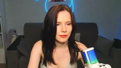 mellhyees online show from March 19, 6:02 pm