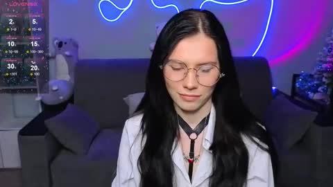 mellhyees online show from January 12, 6:04 pm