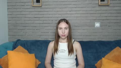 Snapshot of mellingi chatting on October 9, 5:57 am mellingi online show from October 9, 5:57 am
