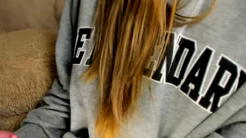 MelMooon online show from April 18, 3:08 am