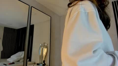 melody phillips online show from March 29, 9:44 am