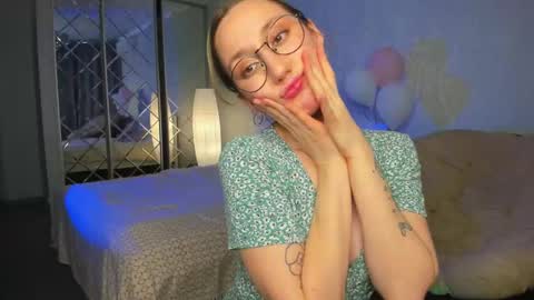 Snapshot of melodyoflovee chatting on February 15, 5:17 pm Kaylie online show from February 15, 5:17 pm