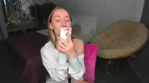 Snapshot of melodyoflovee chatting on December 23, 5:17 am Kaylie online show from December 23, 5:17 am