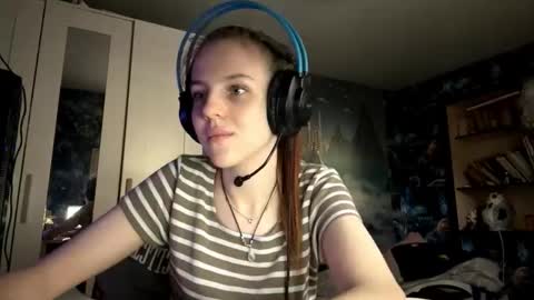 Hi Im Aria 18 years old online show from October 22, 12:29 pm