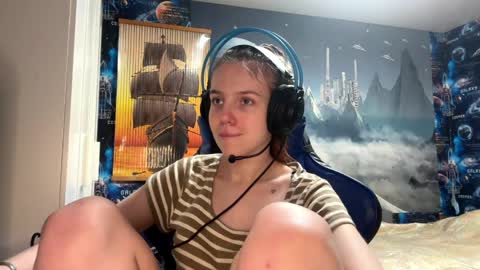 Hi Im Aria 18 years old online show from April 9, 2:34 pm