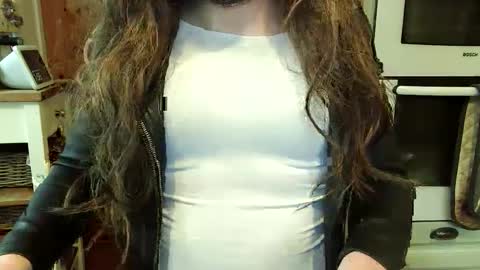 Snapshot of messyxdresser chatting on March 10, 1:54 pm messyxdresser online show from March 10, 1:54 pm