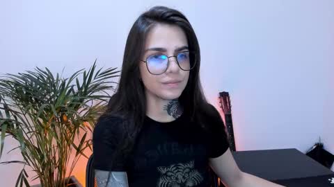 Snapshot of meurief chatting on March 5, 10:11 am Meurif online show from March 5, 10:11 am