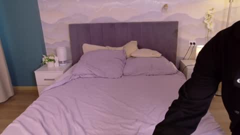 MEVERIK OUSHEN online show from April 3, 12:12 pm