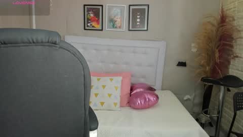 Snapshot of mhonikabelucci__1 chatting on October 20, 12:10 pm Mhonika online show from October 20, 12:10 pm