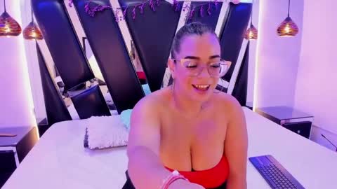 MHONIK BELUCI online show from April 9, 11:10 pm