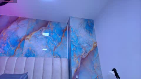 Emi online show from April 18, 7:18 pm