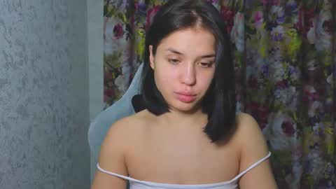 Mia online show from November 16, 11:18 pm