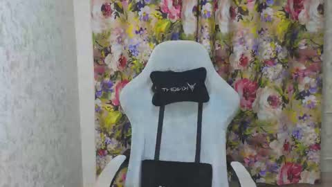 Mia online show from November 28, 10:06 pm