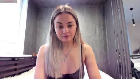 Mia online show from November 13, 3:09 am