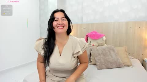 Mia Aristizabal online show from November 27, 1:52 pm