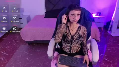 mia online show from May 10, 4:41 am