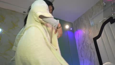 Anna online show from April 17, 9:50 pm