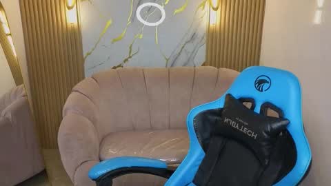 mia_collins_b online show from November 29, 2:03 pm