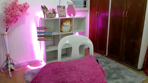 mia_cums19 online show from March 10, 8:17 am