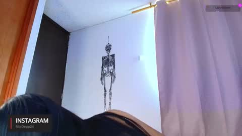 Mia online show from November 7, 8:00 pm