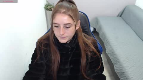 Mia online show from December 15, 2:02 pm