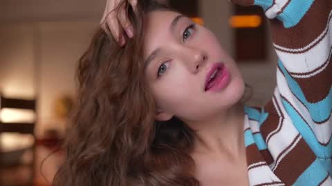 Mia online show from November 16, 6:32 pm