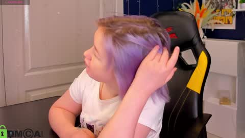 Mia online show from May 18, 4:07 am