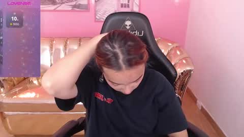 Mia online show from October 25, 3:01 pm